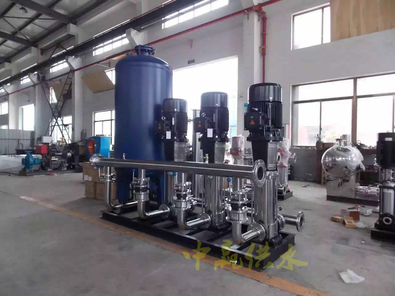 現(xiàn)代化的氬弧焊自動焊接設備讓供水設備品質更有保障