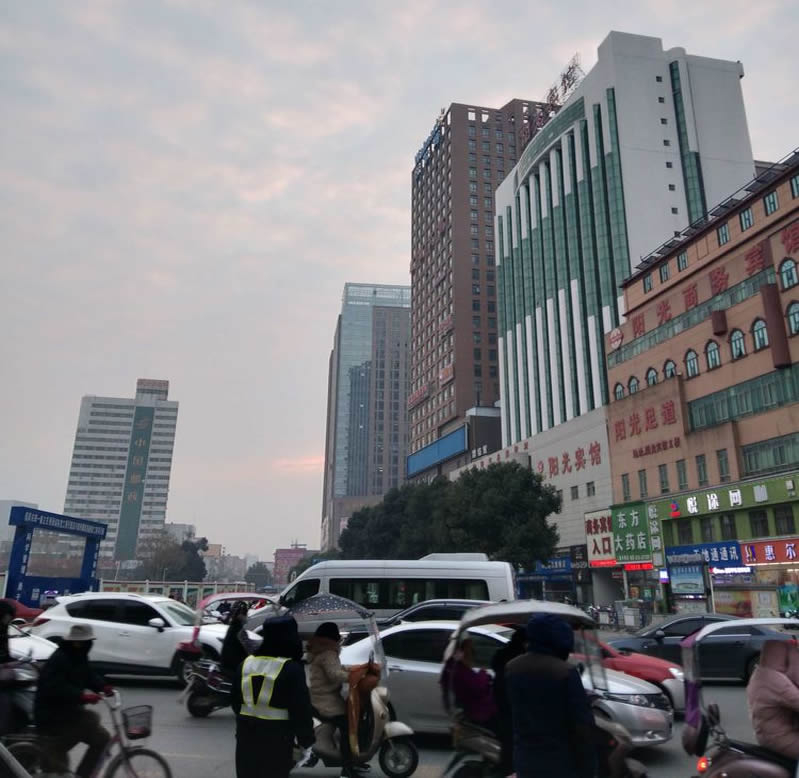 信陽市購物中心定制全自動(dòng)隔油提升一體化設(shè)備和污水提升設(shè)備各1臺