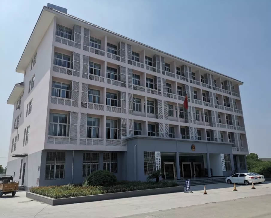 天門市機(jī)動車考試中心定制全自動變頻供水成套設(shè)備+18噸水箱一套